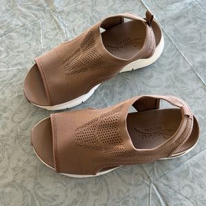 Sketchers ArcFit City Catch